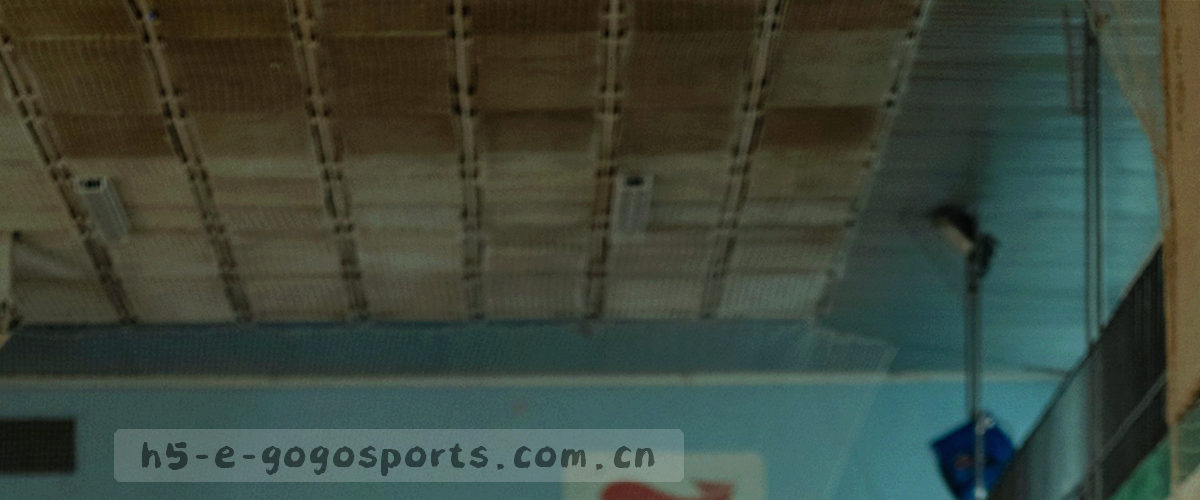 深色底上由圆角胶囊与斜切色块构成的抽象图形组合，橙红与荧光绿点缀